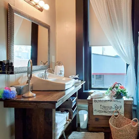 Guest Apartment At Commercial Street Studio Lebanon Exterior foto